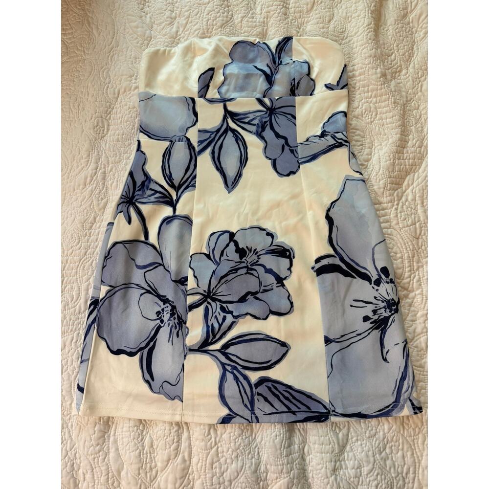 Gorgeous Strapless Blue White floral mini dress, Size Medium homecoming cocktail